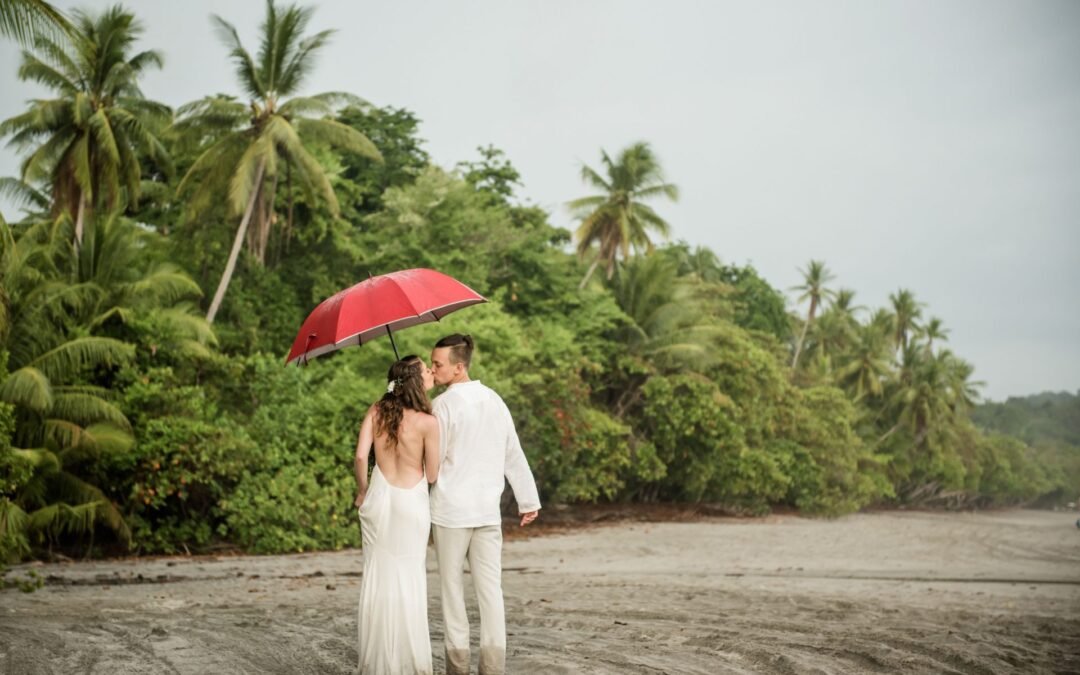 Discover 4 outdoor wedding rain solutions and how to be ready for anything!
