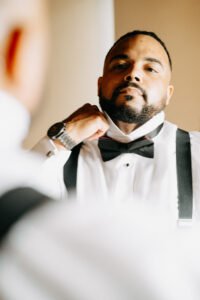 groom getting ready at la fortuna