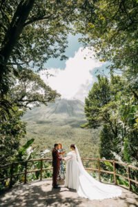 couple at la fortuna arena getting married