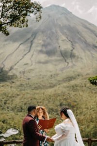 couple at la fortuna arena getting married
