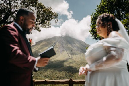 couple at la fortuna arena getting married