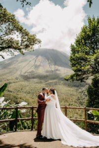 couple at la fortuna arena getting married